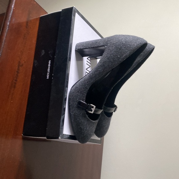 NINE WEST Heels Womens 9 Gray Wool Block heel - Picture 2 of 5